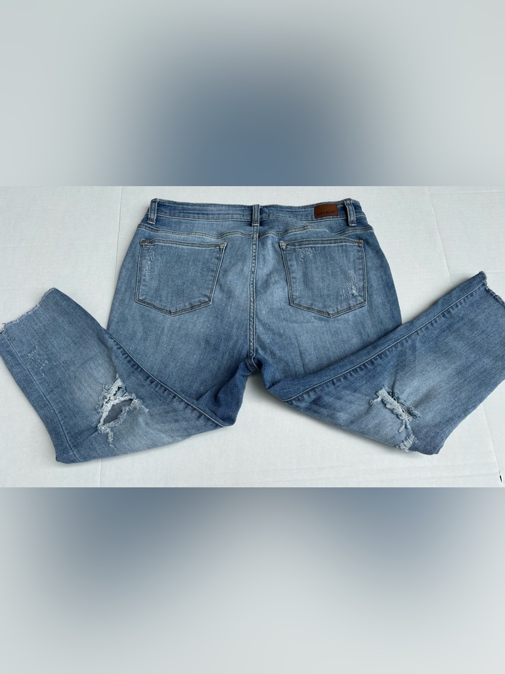 JUDY BLUE Los Angeles Cropped Skinny Fit Capri Distressed Jeans 15/32 Excellent!